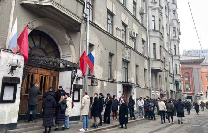 В Москве стартовала акция "Полдень против Путина"