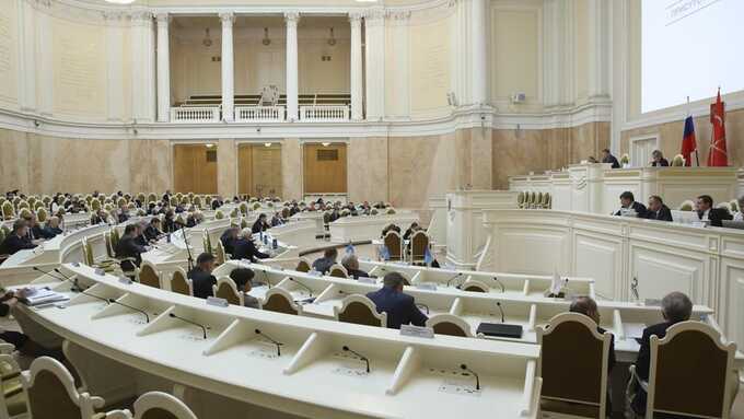 В Петербурге депутаты предложили внести изменения в закон о патриотическом воспитании