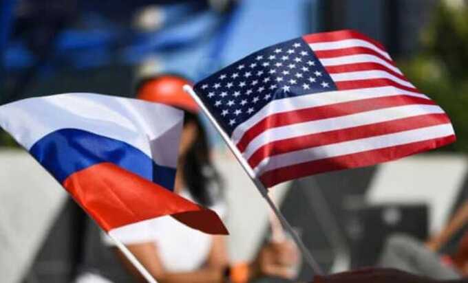 Число россиян, считающих США враждебной страной, снизилось с 75 до 40%