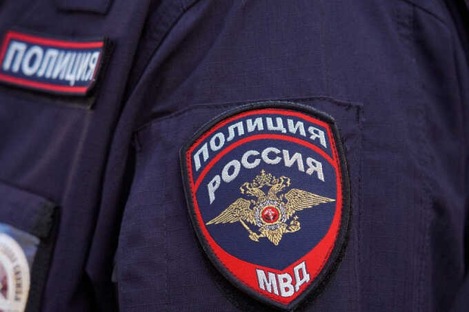 В Ленобласти мужчина пытался сбежать от полиции, но забежал прямо в здание МВД