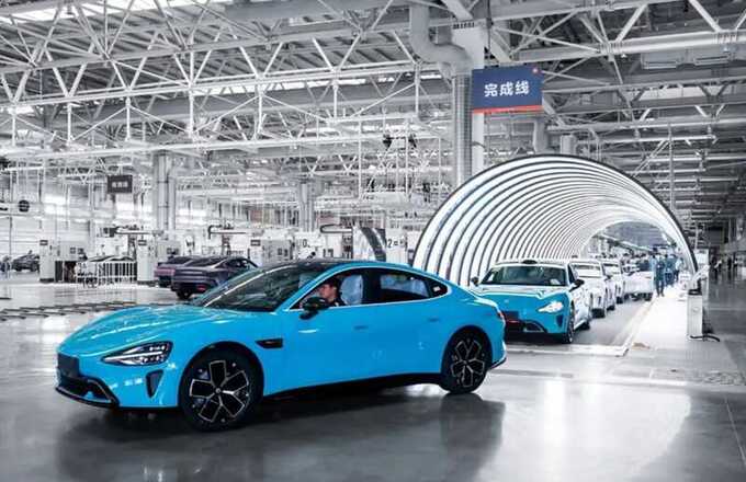 Электромобиль Xiaomi побил рекорд по предзаказам, обойдя Tesla