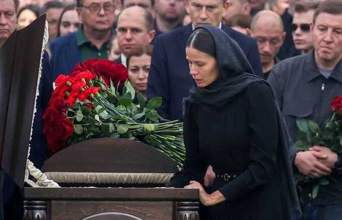 Бывшего министра транспорта Романа Старовойта похоронили на Смоленском кладбище в Петербурге