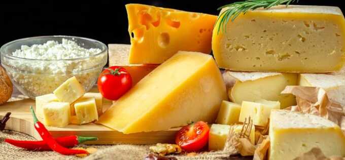 Раскрывают массовые нарушения и фальсификацию в сырной сфере с участием чиновников