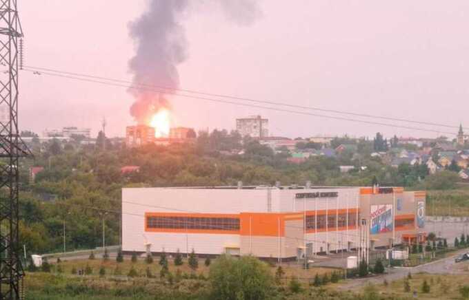 Беспилотники атаковали НПЗ и оборонные предприятия в нескольких регионах России