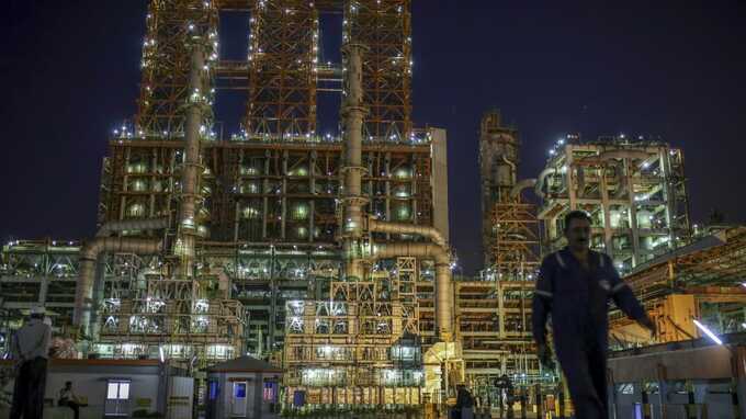 Индия продолжает покупать российскую нефть, несмотря на угрозы санкций со стороны Трампа