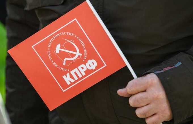 Полиция вручила новые повестки липецким коммунистам за встречу с избирателями во дворе дома